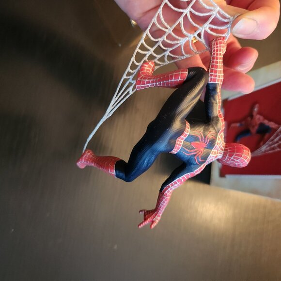 Hallmark Keepsake Ornament Spider-Man 2 Collectible With Web Swing Marvel Figuri - Picture 6 of 6